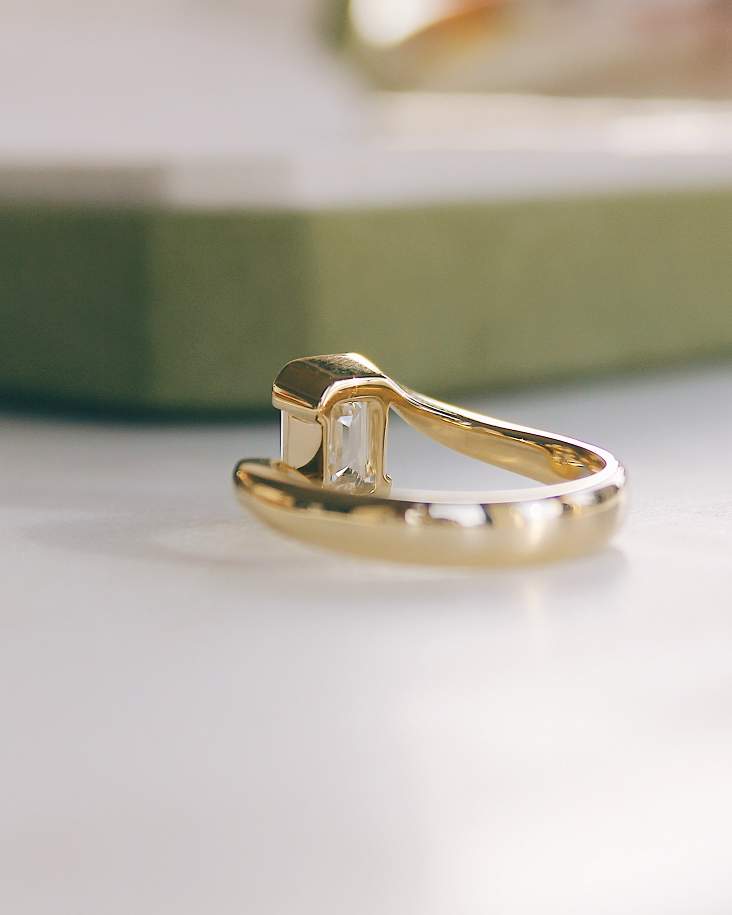 ESMÉ - 18K Goldring | 1.5ct Emerald Cut | Lab Grown Diamant & Moissanite