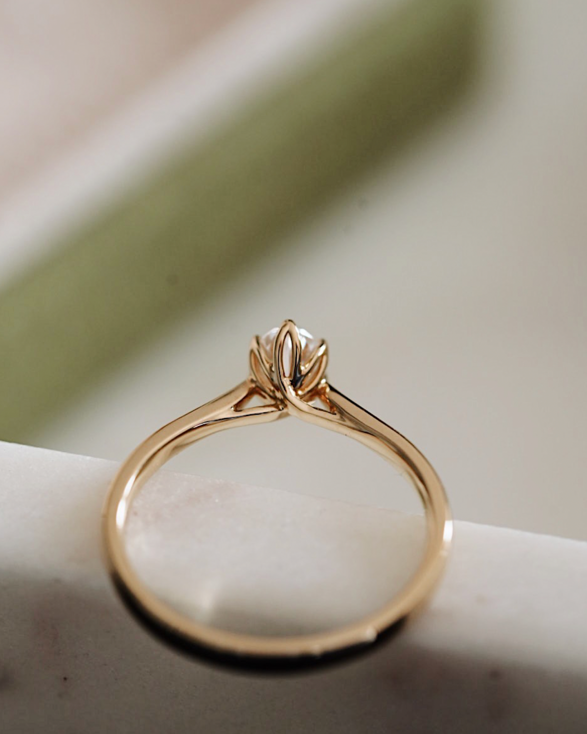 LILIA - 18K Goldring | Oval Cut | Lab Grown Diamant & Moissanite