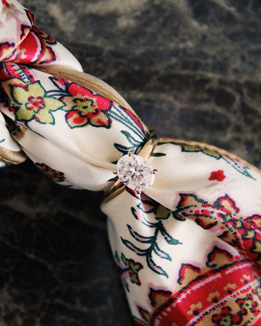 Aria - 18KGold Solitärring mit Oval Cut Moissanite oder Lab Grown Diamant, Draufsicht