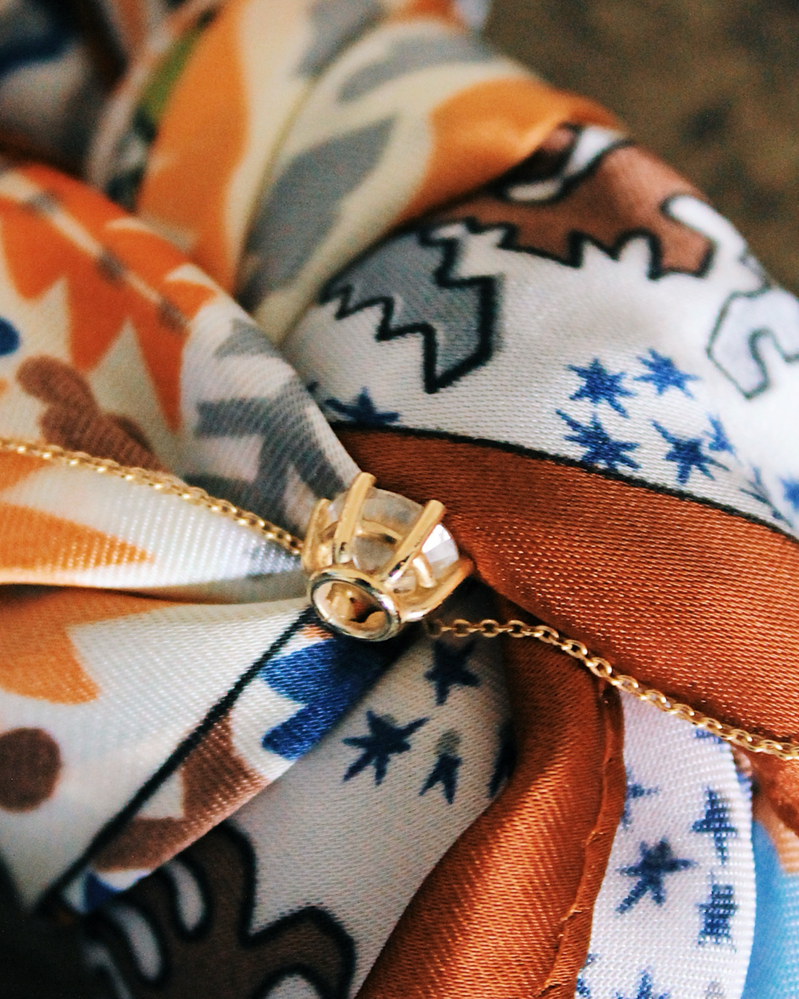 Elea - 18K Gold Halskette mit runden Lab Grown Diamanten oder Moissanite in einer 6-Krappen-Fassung, Detailansicht