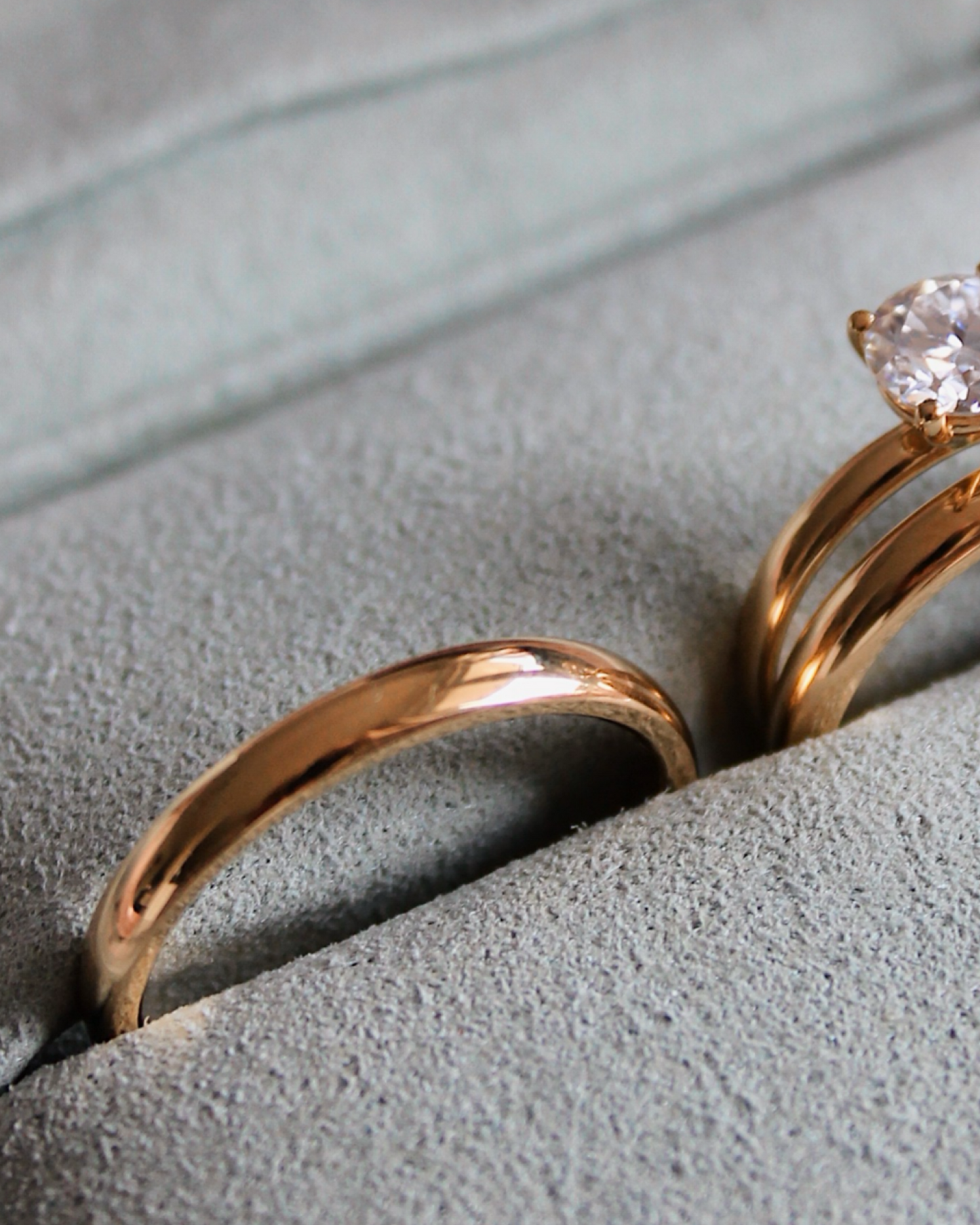 AIDEN | 18K Gold Trauring | abgerundet