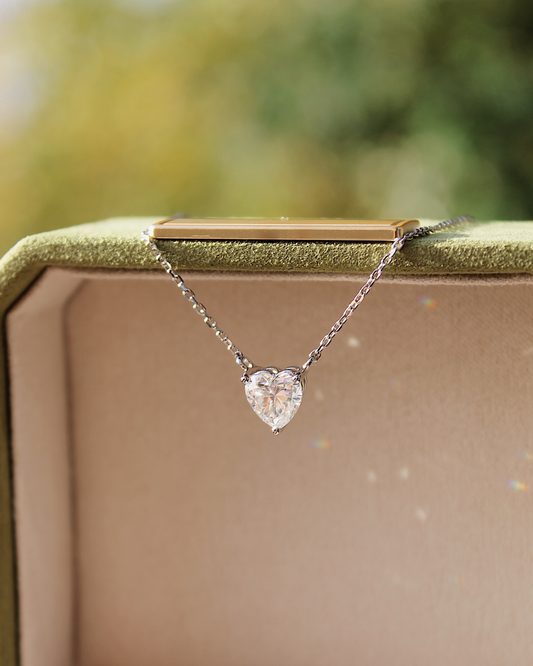 AMALIA - 18K gold letter necklace with 1ct heart-shaped lab-grown diamond or moissanite